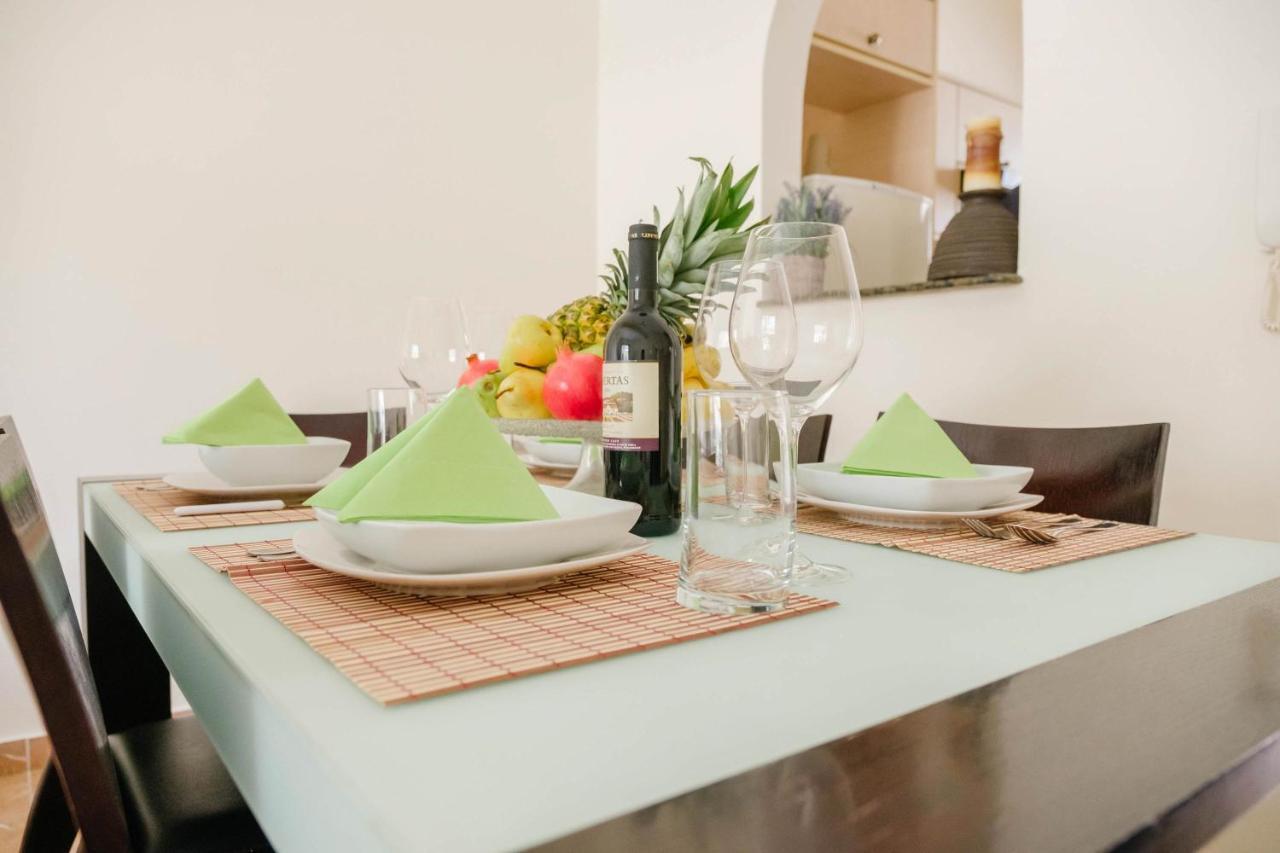 Dom wakacyjny Queens Gardens 2 Bedroom Townhouse In